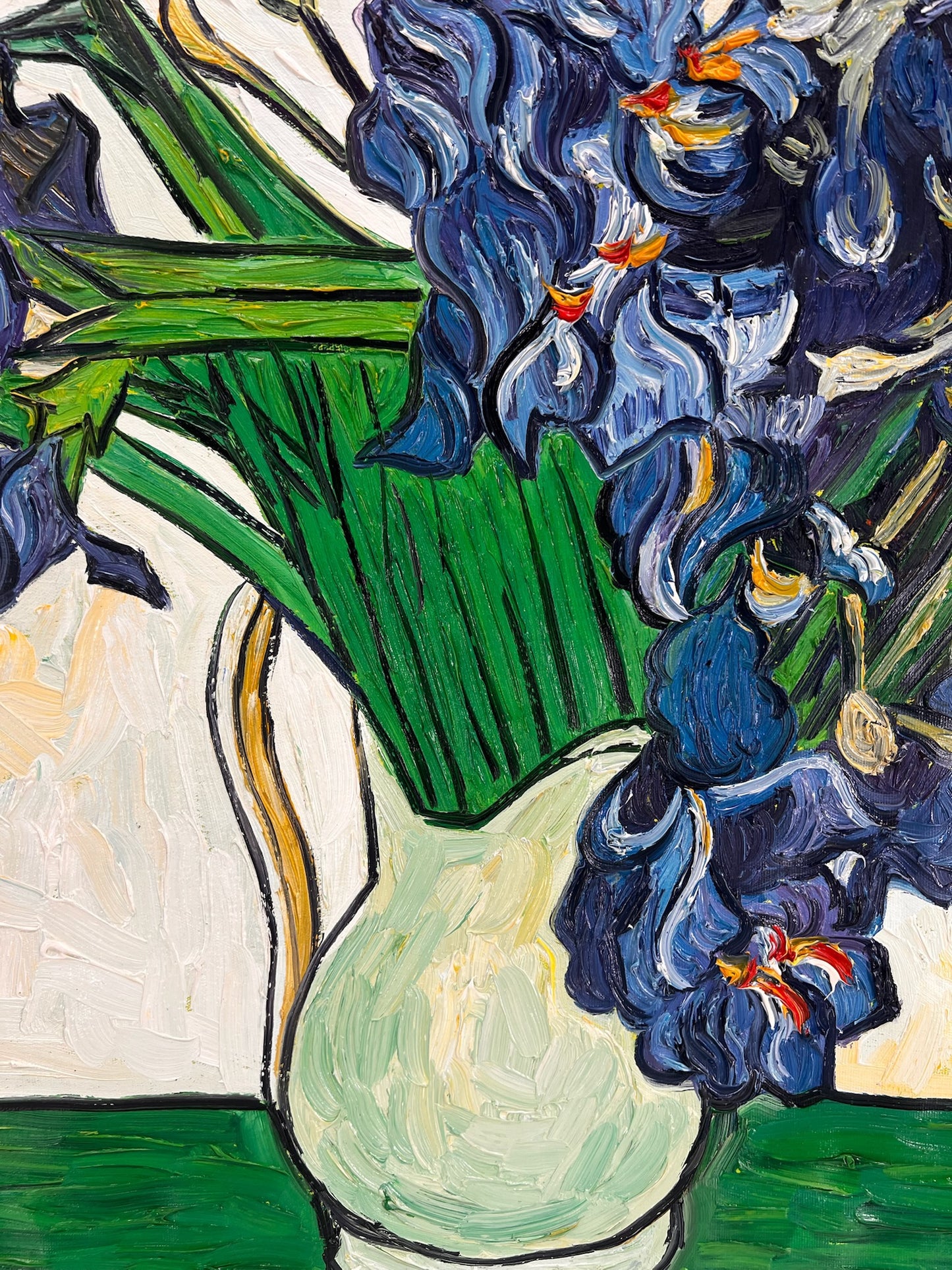Vaas met irissen (naar Vincent van Gogh) – Handgeschilderd post-impressionistisch olieverfschilderij op doek (73 × 92,5 cm)